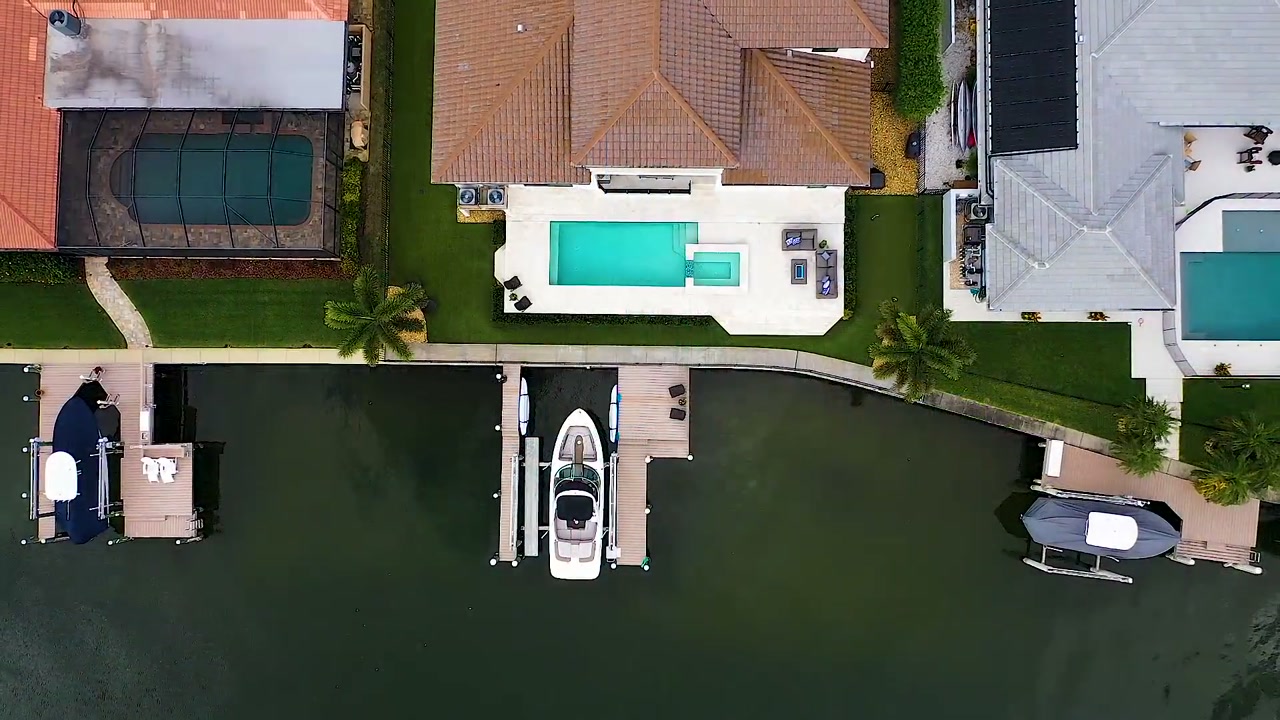 Straight-down pool aerial